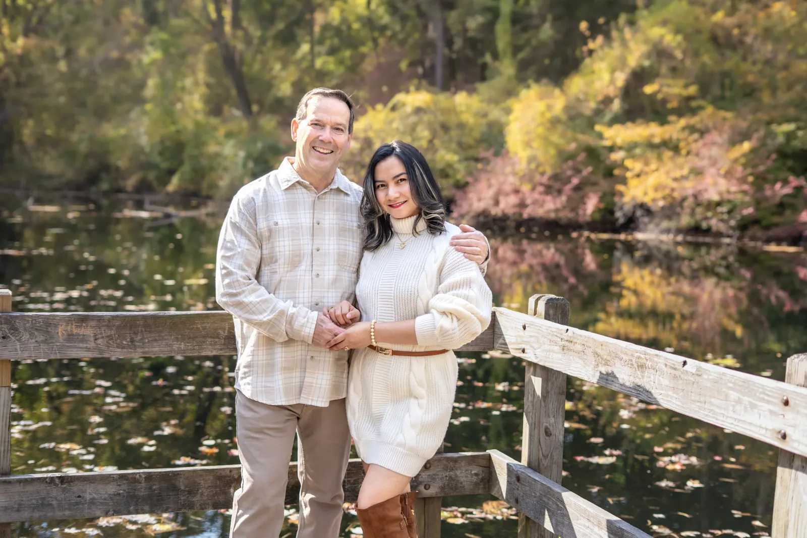 Belle Fall Pictorials couple portrait by the lake in autumn